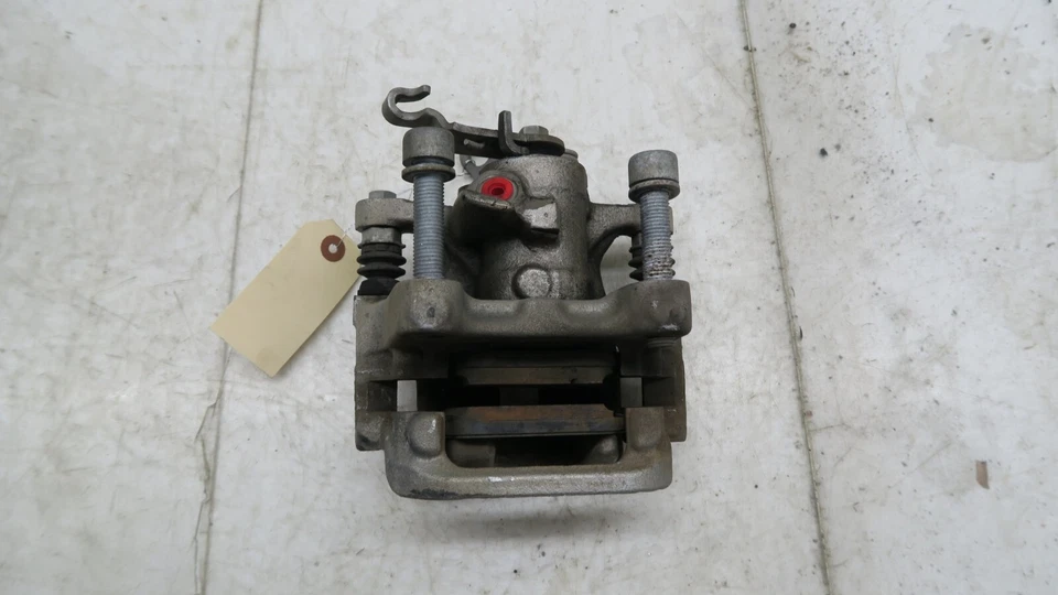 Pinza de freno lateral derecha del pasajero Volkswagen Passat 2016-2019 OEM Foto 1 de 4
