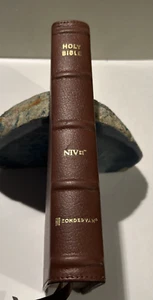 NIV PERSONAL SIZE BIBLE LARGE PRINT BROWN BUFFALO LEATHER RED LETTER - Imagen 1 de 24