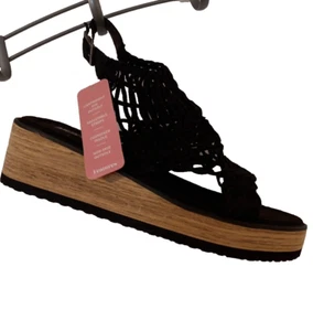Mukluks Black Lacy Wedge Sandals. Women's Size 9.5 cushioned Gladiator woven NWT - Picture 1 of 7