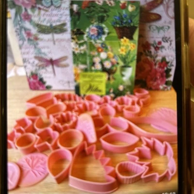 Decoración de pasteles/artesanía de azúcar Wilton jardín de flores 27 cortadores.  - Imagen 1 de 4