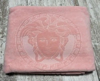 Alfombra Toalla de Baño Versace Medusa Rosa Icono - Hecha en Italia - Algodón Suave Foto 1 de 4