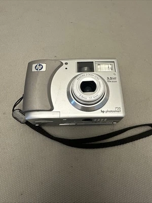 HP PhotoSmart 735 Digital Camera For Parts - Image 1 of 4