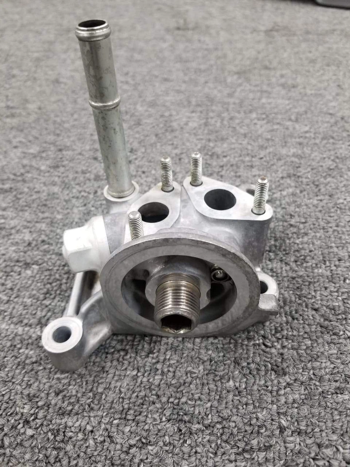 Genuine Nissan R35 GT-R Bracket Oil Filter 15238-JF00D F/S - Image 1 of 1