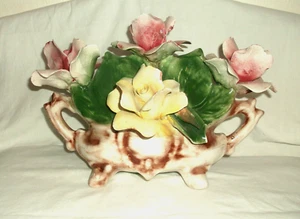 Centro de mesa de flores de rosas de porcelana Capodimonte Italia de colección - Imagen 1 de 7