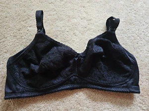 Triumph Lace Maternity Wirefree Nursing Bra | Black | Size 12D - Picture 1 of 7