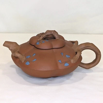 Tetera china Yixing de arcilla Zisha ramas florales firmadas Foto 1 de 4
