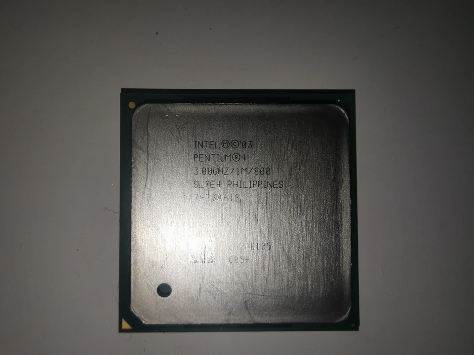 Processore Intel Pentium IV 3 GHZ - ( SL7E4 ) - Immagine 1 di 1