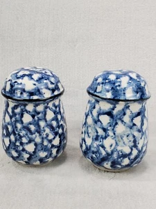 VTG Tienshan Wolf Folk Craft Blue Spongeware Pattern Salt & Pepper NEW Stoppers - Picture 1 of 10