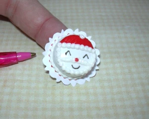 Miniature TS Christmas Santa Face Cake, 1 1/8" Diam. w/Doily - DOLLHOUSE 1:12 - Picture 1 of 1