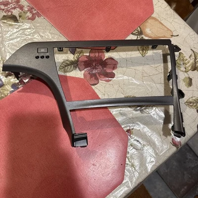 Toyota Prius 2015 coche estéreo y cubierta de control de clima gris.  Foto 1 de 3