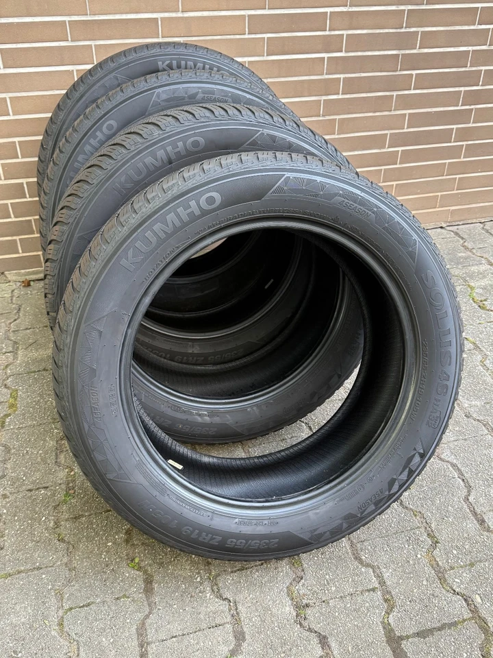 4 Ganzjahresreifen Kumho Solus 4S HA32 235/55 R19 105 W SUV 270 km/h - Bild 1 von 4
