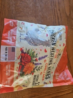 Roosty's Naturals Chicken Nesting Herbs Chili Mix 1 lb - Image 1 of 2