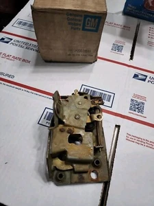 NOS 1978 1979 Chevrolet Malibu Monte Carlo EL Camino LF Door Latch 20009591 GM - Picture 1 of 8