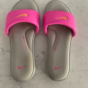 Nike Ultra Comfort 3 Slipper Women's Size 10 Gray Pink Slip-On Flat Slides - Picture 1 of 7