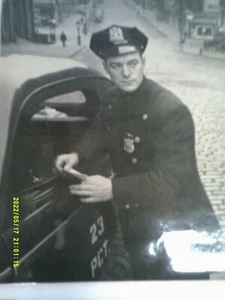 1948 POLIZIOTTO IN AUTO QUADRO LAMINATO 11" X 8" - Foto 1 di 1