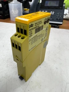 👀 PILZ 24 VOLT AC/DC SAFETY RELAY 3.0 VA 2.0W PNOZ X5 24VACDC 2N/O - Picture 1 of 8