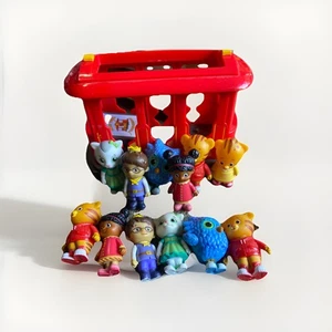 Lotto giocattoli Daniel Tiger trolley e figure pacchetto giocattolo 12 personaggi inclusi - Foto 1 di 7