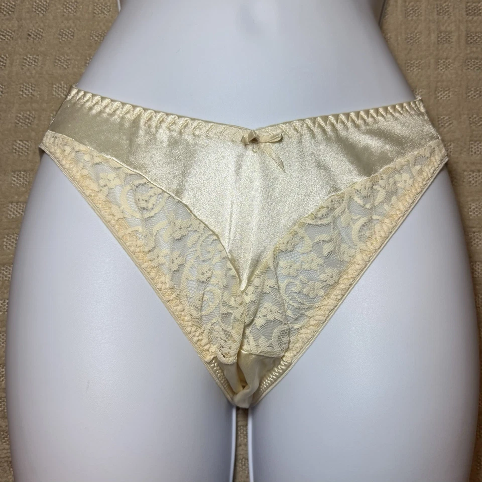 NWOT Vintage ILGWU Ivory Silky Nylon Satin & Lace Bikini Panty USA Made Size M/6 - Image 1 of 4