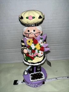 2002 Hershey's Chocolate Happy Mothers Day Holiday Figurine Flower Bouquet - Picture 1 of 5