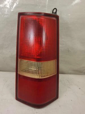 Conjunto de luz trasera derecha GMC SAVANA 2500 0304050607080910111213141516171819 Foto 1 de 3