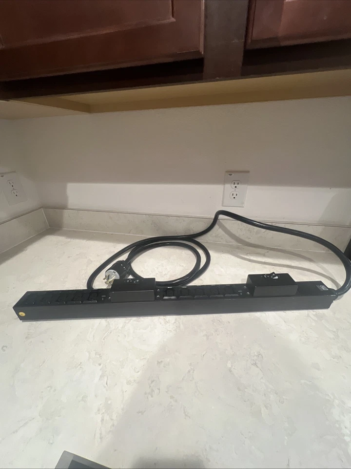 Chatsworth Products Inc.  Model E317505 PDU RATING 208VAC 50/60Hz 30A Max 6240W - Image 1 of 4