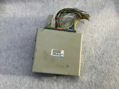 1998 三菱 Montero Sport 3.0L MT 手动发动机电脑 ECM ECU MD349506 — 第 1/4 张图片
