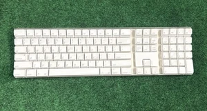 Apple Wireless Keyboard A1016 White English Layout Numeric Keypad Bluetooth - Picture 1 of 9