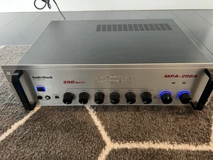 RadioShack MPA-250A Amplificatore Stereo PA 250 Watt 250W Amplificatore Montaggio su Rack - Foto 1 di 7