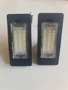 Zwei LED Kennzeichenbeleuchtung Von Ein 2012 BMW X6M E71/E70 Gebraucht - Bild 1 von 4
