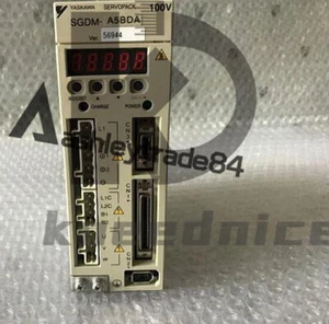 Servoaccionamiento Yaskawa SGDM-A5BDA usado 1 pieza - Imagen 1 de 3