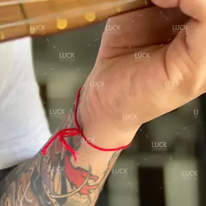 Kabbalah stringa rossa bracciale minimal buona fortuna filo rosso uomo donna regalo - Foto 1 di 13