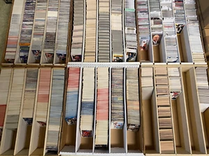 1000 Tradingcards NHL diverse - con inserti e rookies 1980 - 2023 - Foto 1 di 4