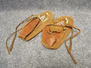Vintage Iroquois Glass Beaded Leather Children's Mocassins Pair - Picture 1 of 5