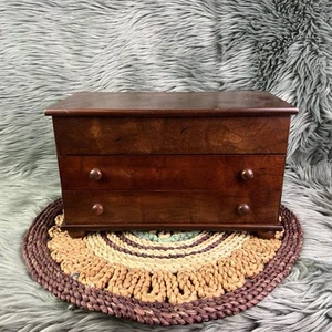 Portagioie vintage 1993 Bombay Company piano rialzo due cassetti tavolo legno scuro - Foto 1 di 7