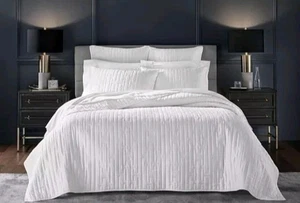 Hotel Collection "Kettenglieder" 3-teiliges QUEEN Coverlet & Shams Set, weiß, neu ohne Etikett - Bild 1 von 6