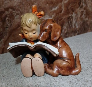Goebel Hummel "Proud Moments" #800 Figurine 1993 Dachshound Girl Book - Picture 1 of 8