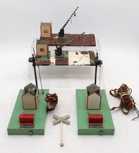 American Flyer Vintage S Assorted Signals and Accessories [4] - Picture 1 of 5