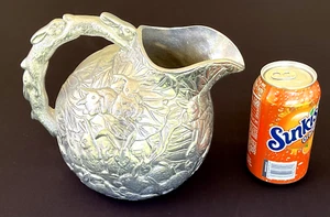 Jarra de aluminio ARTHUR COURT 1990 con mango de conejo hoja de repollo 6,25" usada en excelente estado - Imagen 1 de 7