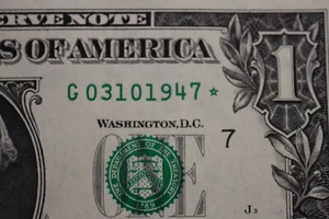 ONE DOLLAR FANCY BIRTHDAY/ANNIVERSARY STAR NOTE MARCH 10, 1947 SN G 03101947 * - Picture 1 of 3