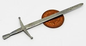 Casa de Muñecas Cruzado Espada Sin Pintar Plata Metal Escala 1:12 Peltre C tumdee - Imagen 1 de 6