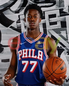 Foto de baloncesto VJ Edgecombe Studio Posed Shot Philadelphia 76ers 8x10 NBA - Imagen 1 de 1