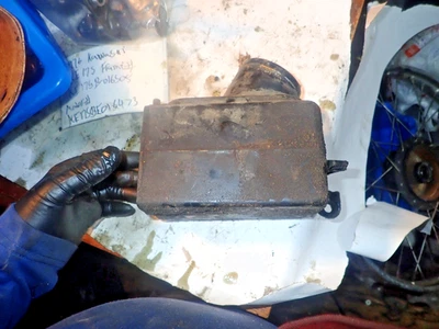 Caja de aire Kawasaki KE 175 1976 enduro caja de aire sin cubierta Foto 1 de 4