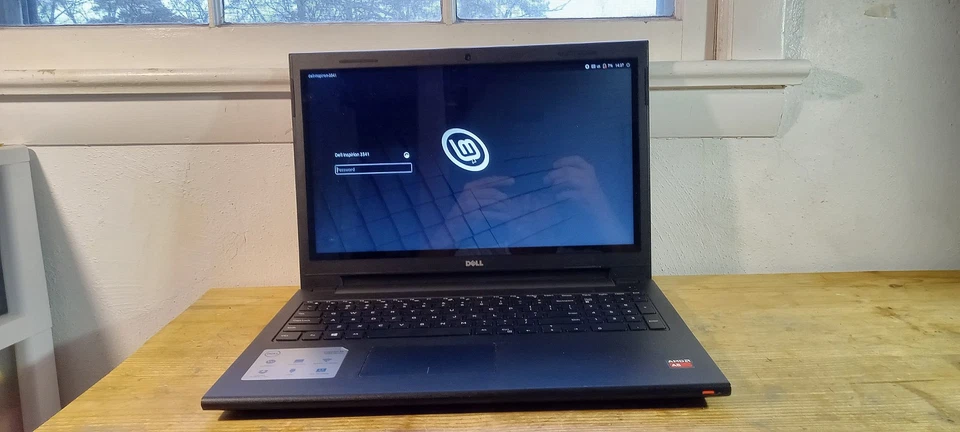 Dell Inspiron 3541 APU A6-6310 1.8 GHz 480 GB SSD Linux Mint - Image 1 of 4