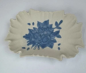 Blue-on-Ivory Jasperware-Style Scalloped Trinket Dish Floral Relief Unmarked - Picture 1 of 9