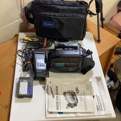 Quasar Palmcorder VHS-C Camcorder Model VM547 20x/120x Zoom Vintage Camera PARTS - Image 1 of 4