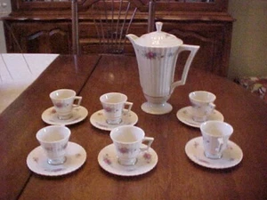 LENOX PAVLOVA FINE CHINA DEMITASSE SET CAFFETTIERA E COPERCHIO 6 TAZZE, 6 PIATTINI - Foto 1 di 10