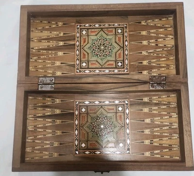 Precioso juego único de backgammon de ajedrez de madera con incrustaciones de marquetería mosaico sirio Foto 1 de 4