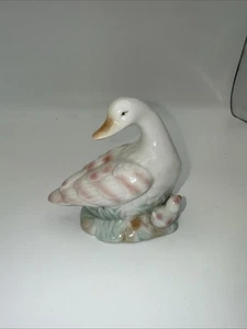 Vintage Porcelain Duck w/2 Ducklings Figurine - Picture 1 of 6