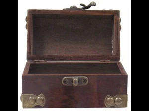 Small Plain Treasure Box with Lid and Clasp - Picture 1 of 1