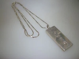 PESANTE LINGOTTO MARCATO "QUEENS JUBILEE" STERLING 1977 SHEFFIELD CON CATENA! - Foto 1 di 9